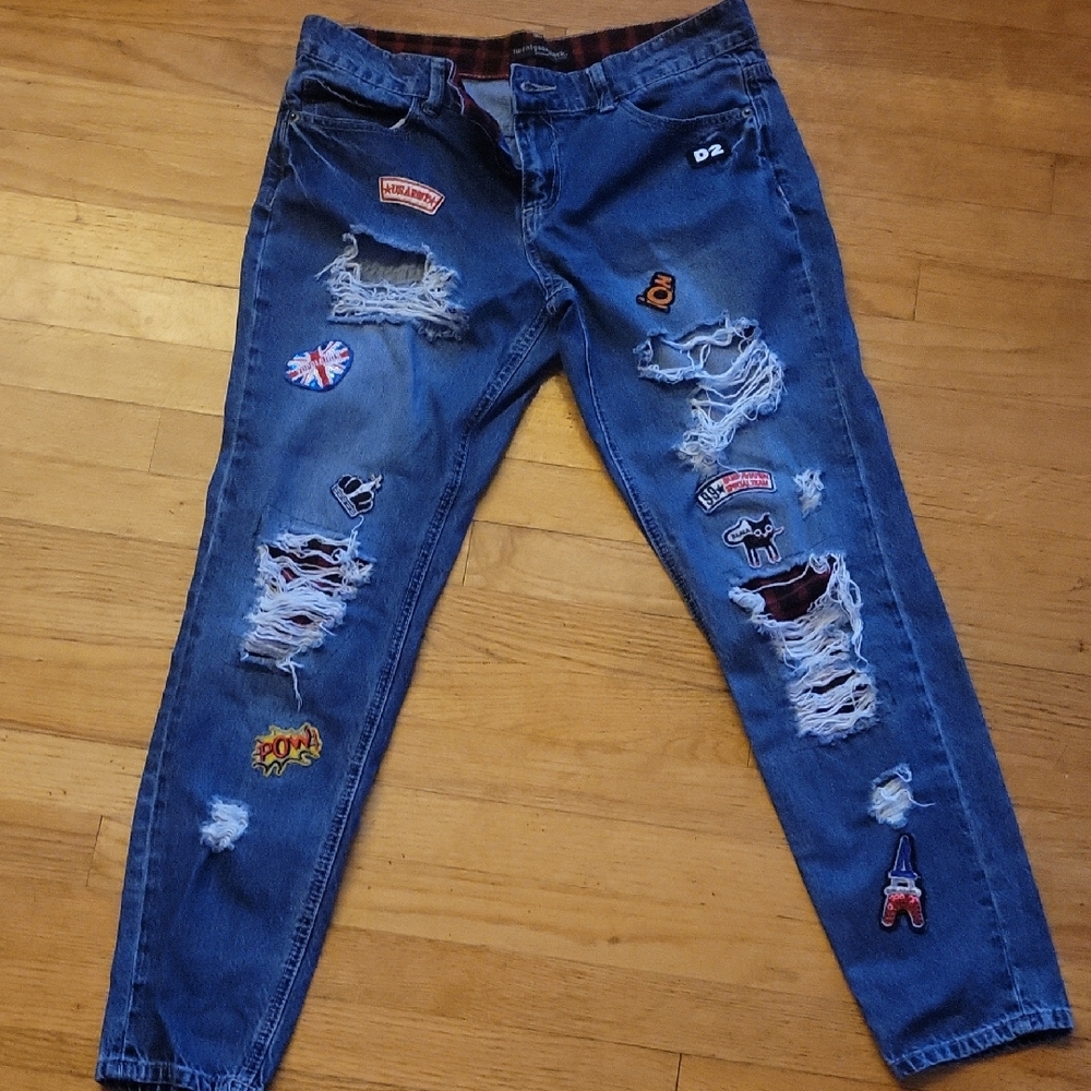 Stylish Blue Boyfriend Jeans with Patches